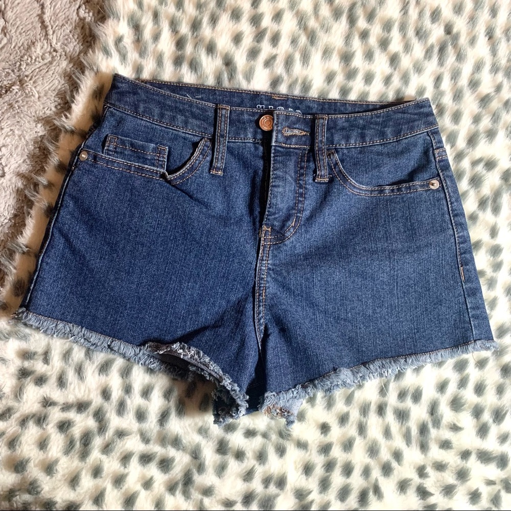High Rise Shorts 🤍 - Picture 2 of 4